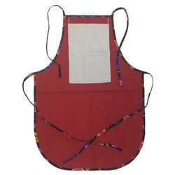 Grembiule arrotondato con tasca per stampa – di colore rosso con bordo colorato - fiori slavi neri