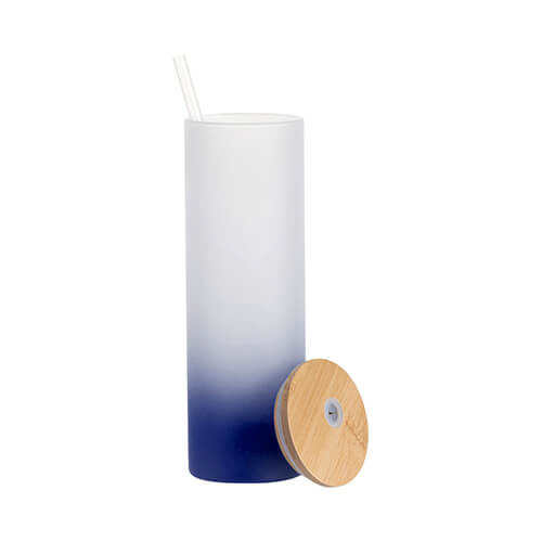 Una tazza glassata da 600 ml con un coperchio in bambù e una cannuccia per la sublimazione - sfumatura blu navy