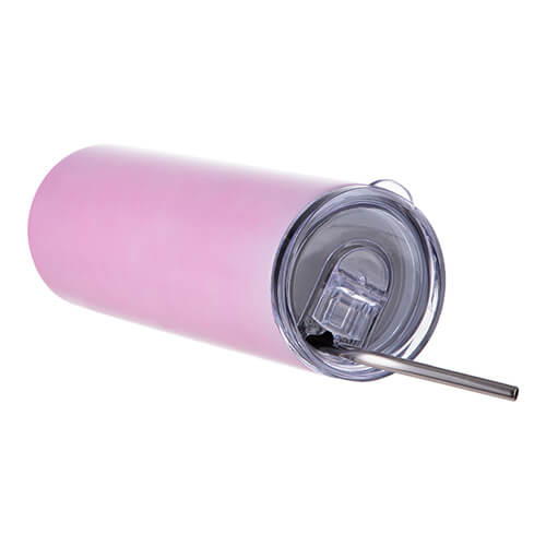 Una tazza da 600 ml con una cannuccia per sublimazione - cambia colore sotto l'influenza del calore dal blu al rosa