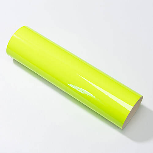 Un foglio di pellicola autoadesiva che vira dal giallo al verde