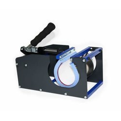 Un accessorio con un riscaldatore per tazzine da latte / spina a 5 pin