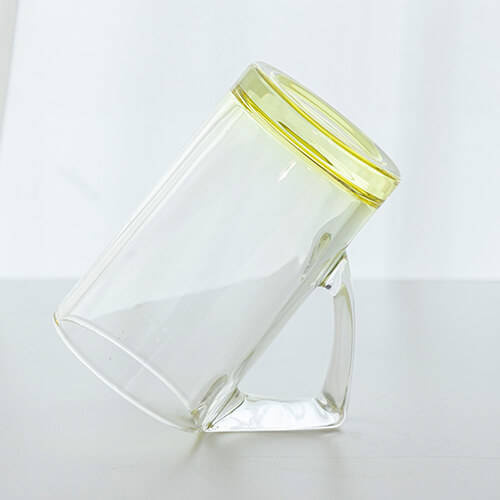 Mug in vetro da 400 ml con manico triangolare per sublimazione - fondo giallo