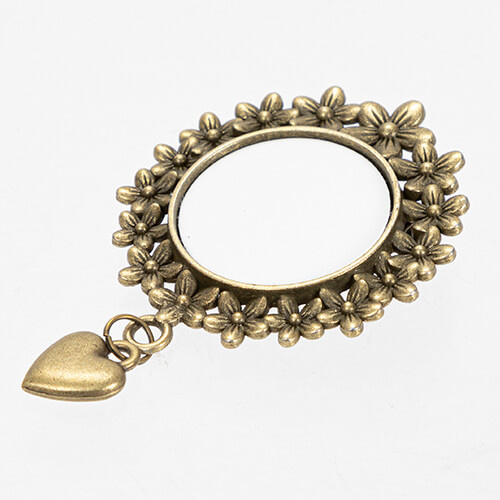 Spilla rotonda con ciondolo a forma di cuore per sublimazione