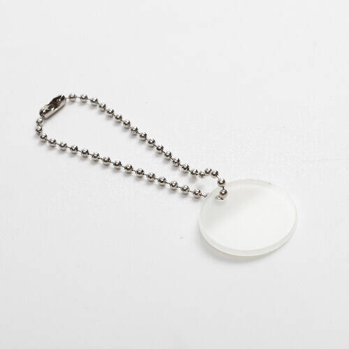 Ciondolo per tazza in acrilico a sublimazione: un anello su una catena a palline