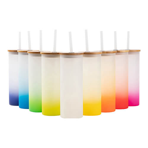 Una tazza glassata da 500 ml con un coperchio in bambù e una cannuccia per la sublimazione - sfumatura blu navy