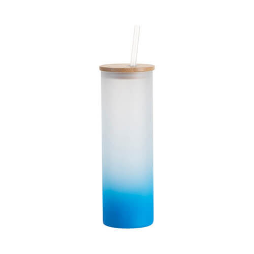 Una tazza glassata da 600 ml con un coperchio in bambù e una cannuccia per la sublimazione - sfumatura blu