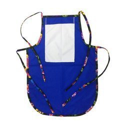 Grembiule per bambini arrotondato con tasca per stampa – di colore blu con bordino colorato - fiori slavi neri